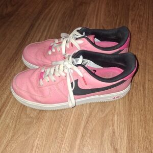 Nike Women's Pink and Black Sneakers